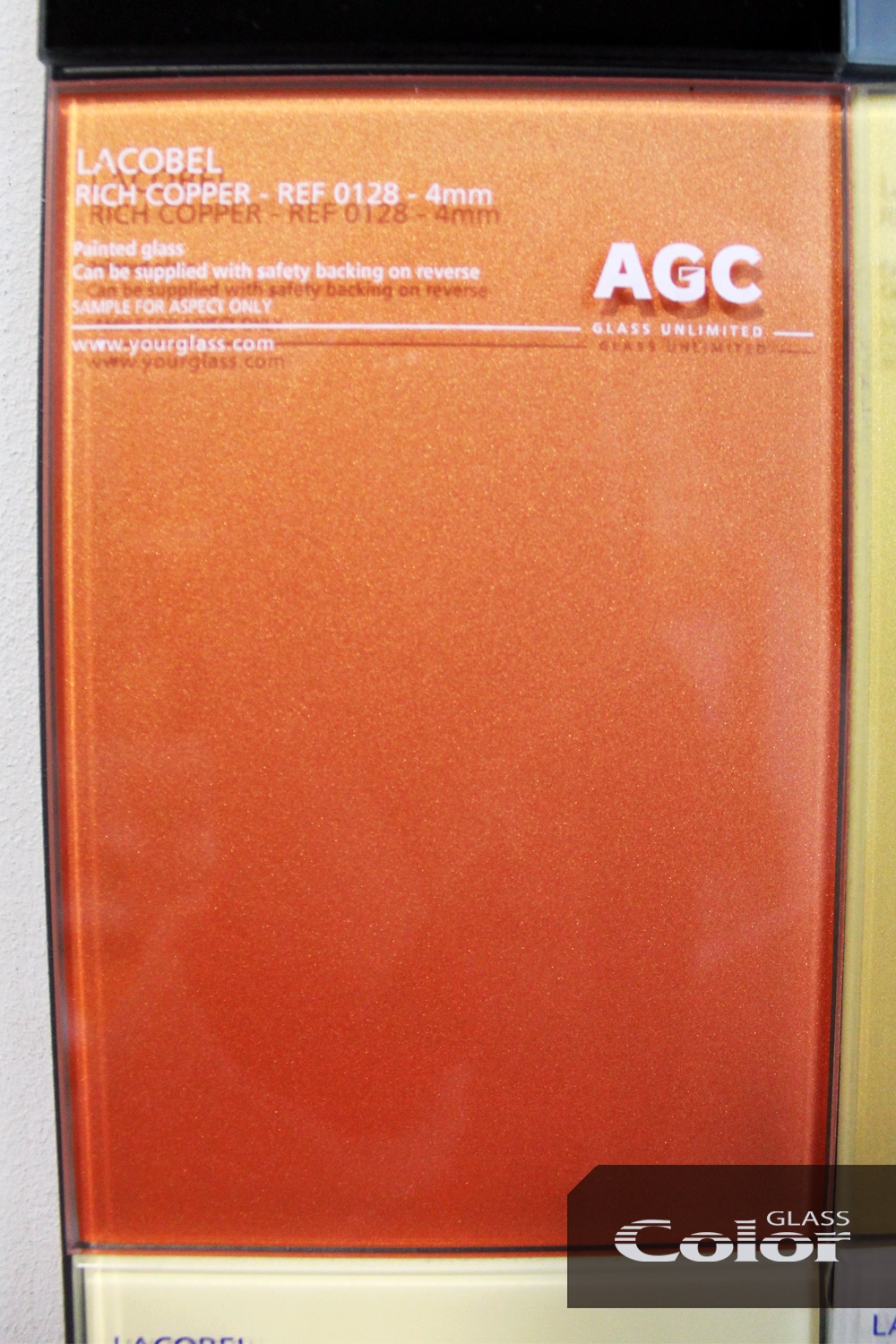 Лакобел - фабрично боядисано стъкло