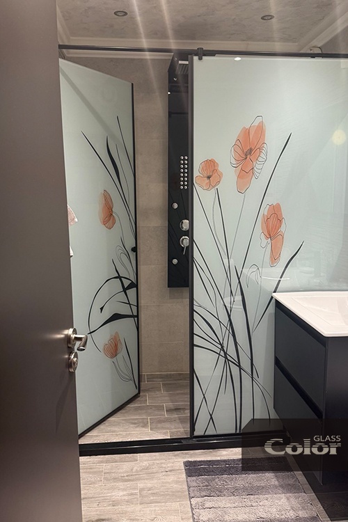 Стъклени душ кабини по поръчка с отваряемост на панти